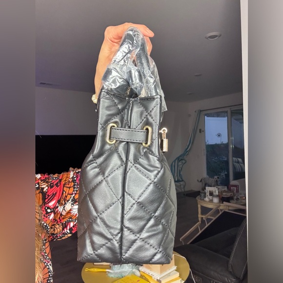 Badgley Mischka Diamond Quilt Faux Leather Bag with lock - Picture 10 of 12